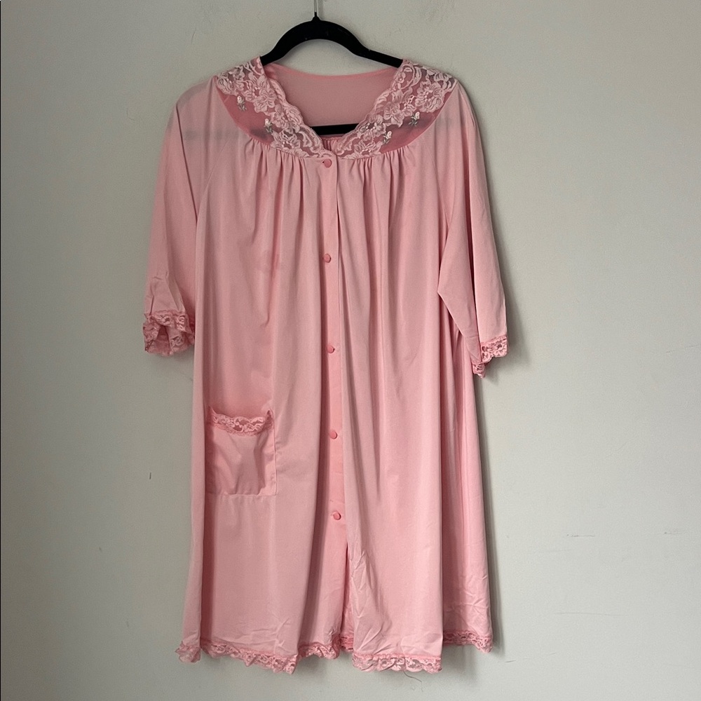 Vtg Shadowline Blush Pink Housecoat Robe • Lace Floral • Size M • Retro Chic ⚫️
